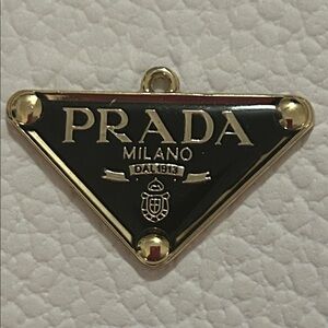 Fashion Jewelry Black and Gold Zipper Pull Charm/ Pendant